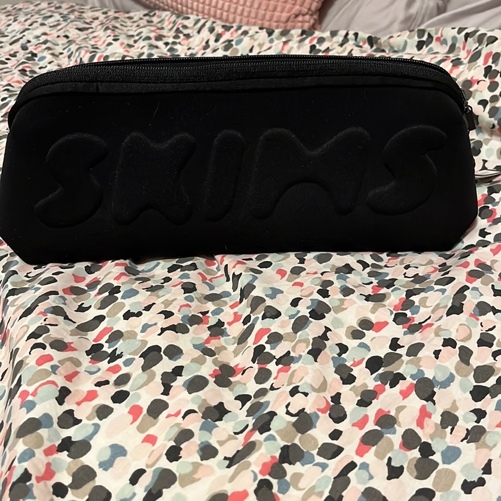 SKIMS neoprene pouch